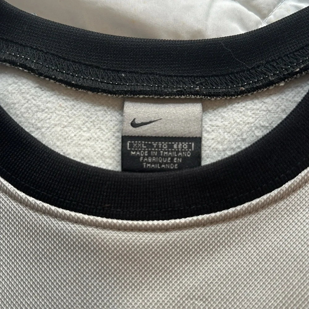 Nike - Picture 3 of 7